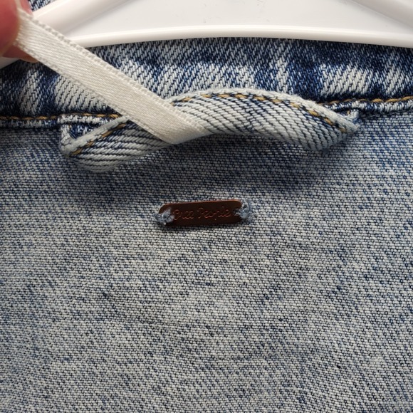 Free People Trucker Jacket Womens XS Blue Denim Detail Chest Pocket Button Front - Picture 8 of 13